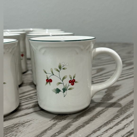 Pfaltzgraff Winterberry 12oz Coffee Mugs- Set of 9 - Picture 4 of 6
